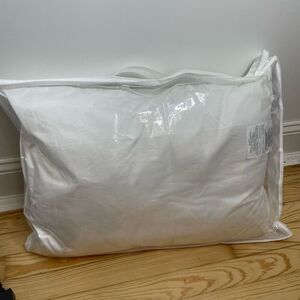 New Brooklinen Down Alternative Pillow Mid-Plush 100 Hypoallergenic 20x26 Soft
